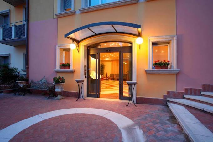 Апарт отель Residenza Carracci Болонья Экстерьер фото