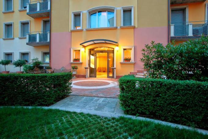 Апарт отель Residenza Carracci Болонья Экстерьер фото